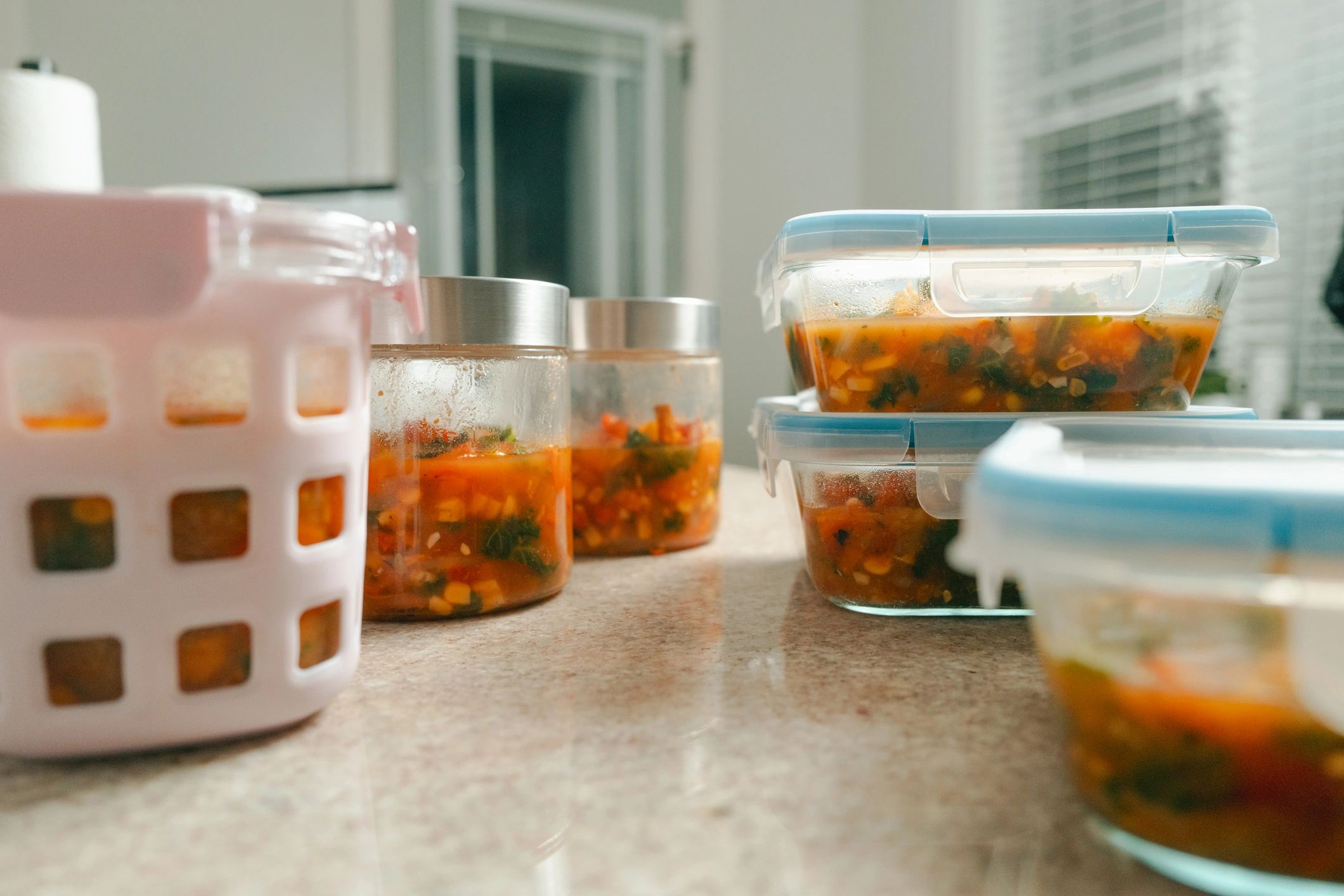 Food packaging containers for prepared products
